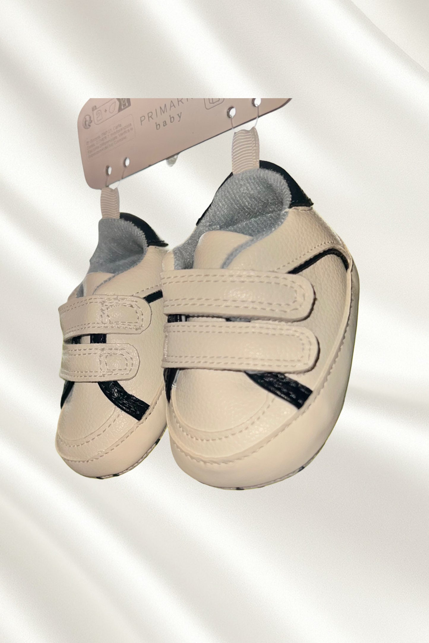 Une paire de chaussures pour bébé