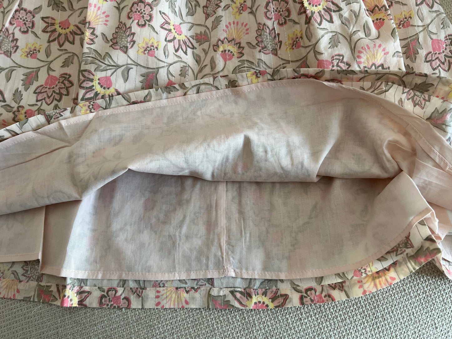 Robe beige fleurie