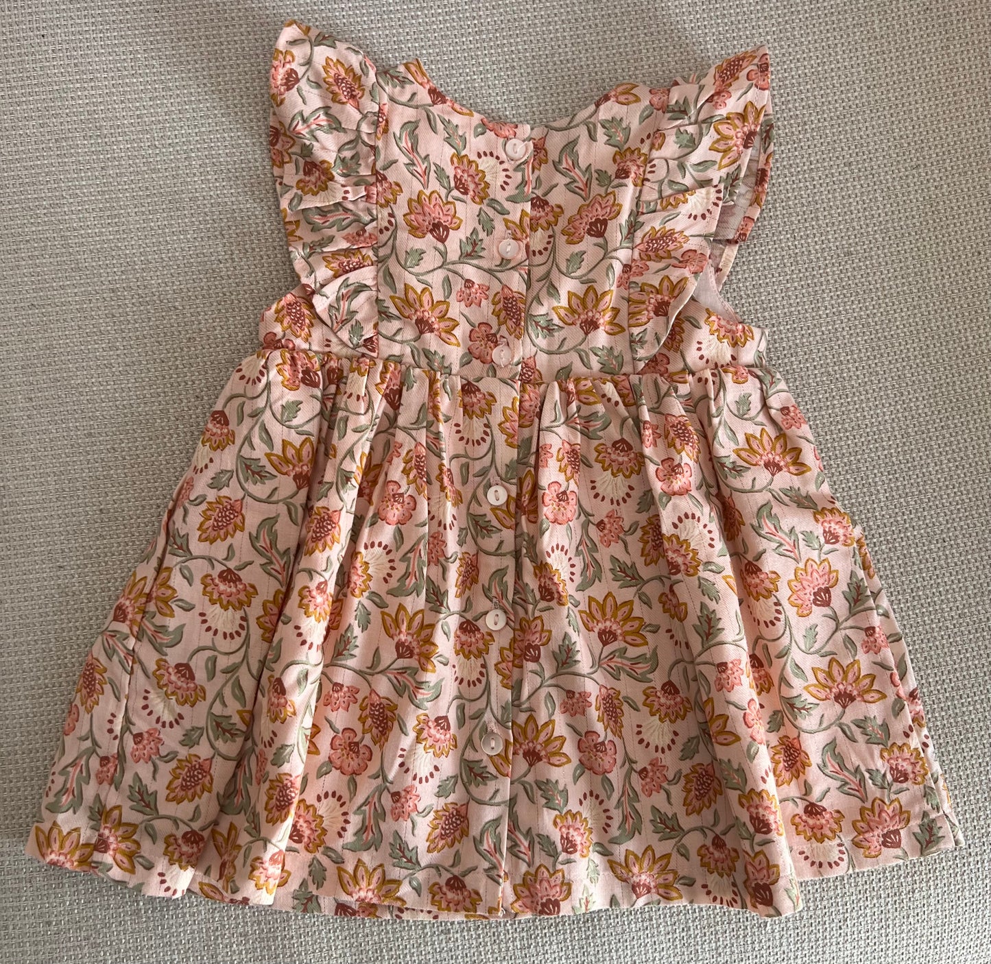 Robe beige fleurie