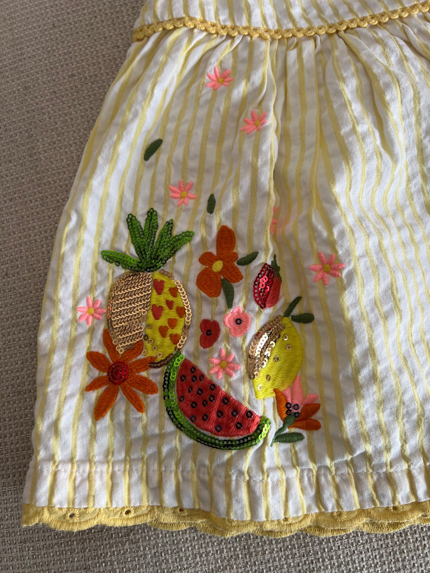 Robe jaune motifs fruits