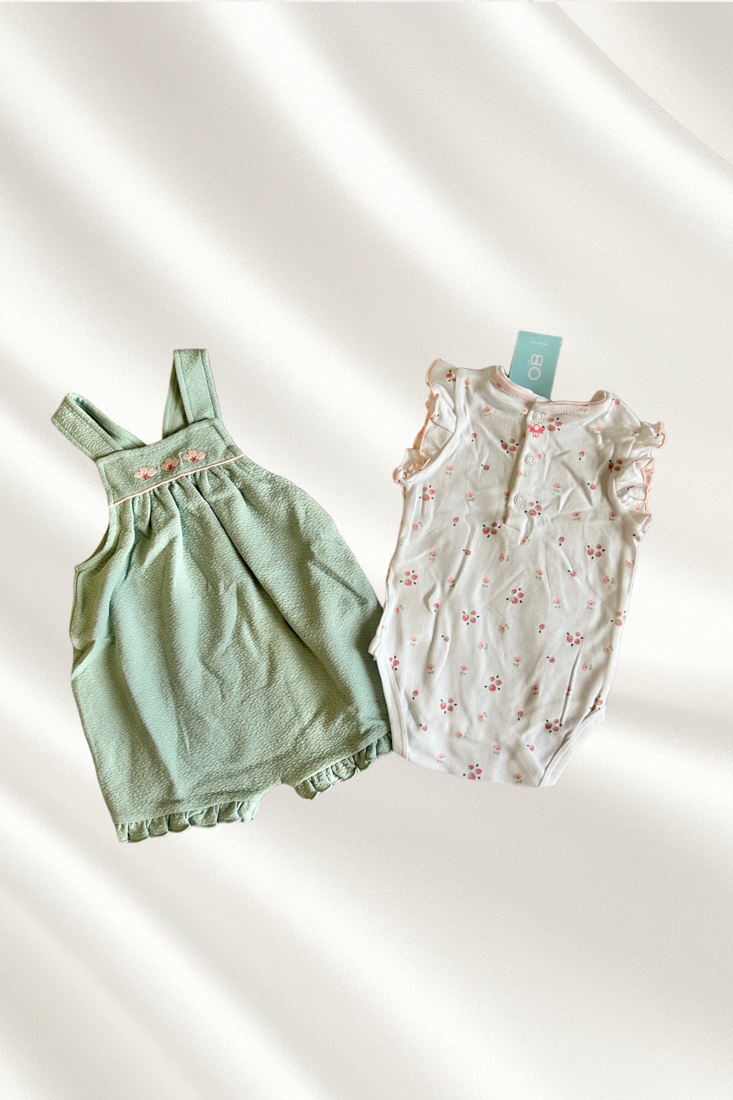 Ensemble 2 pcs salopette courte en vert avec Body motif fraise