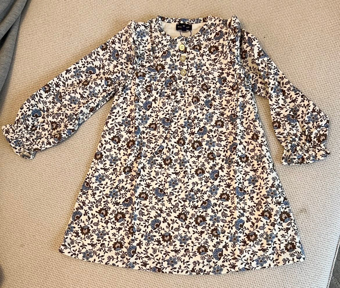 Robe fleurie en bleu