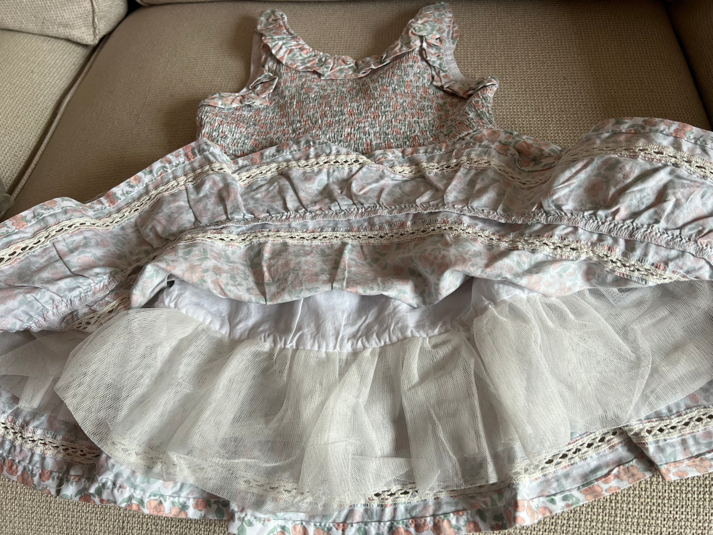 Robe blanche avec petites fleurs