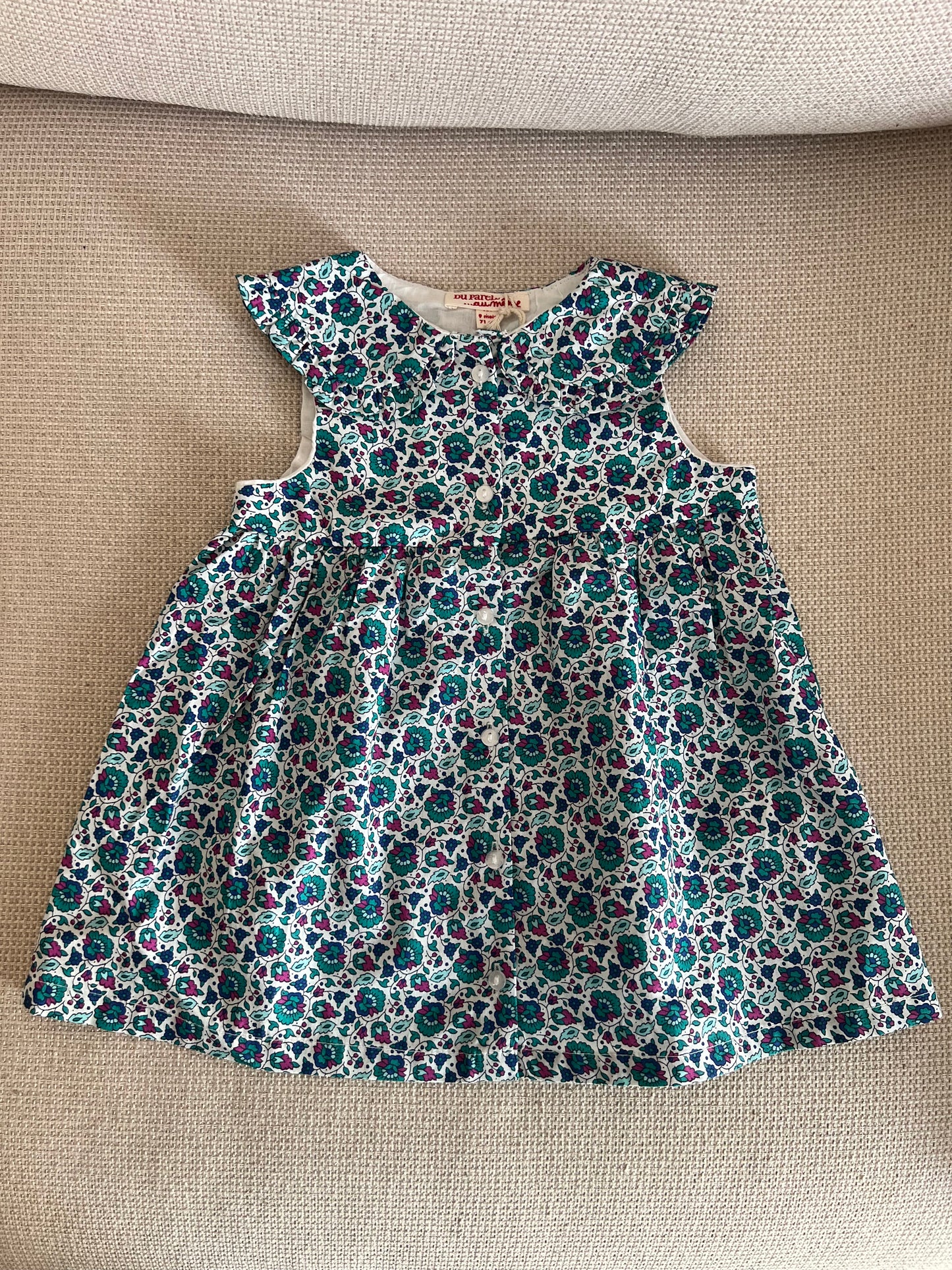Robe bleue fleurie avec boutons