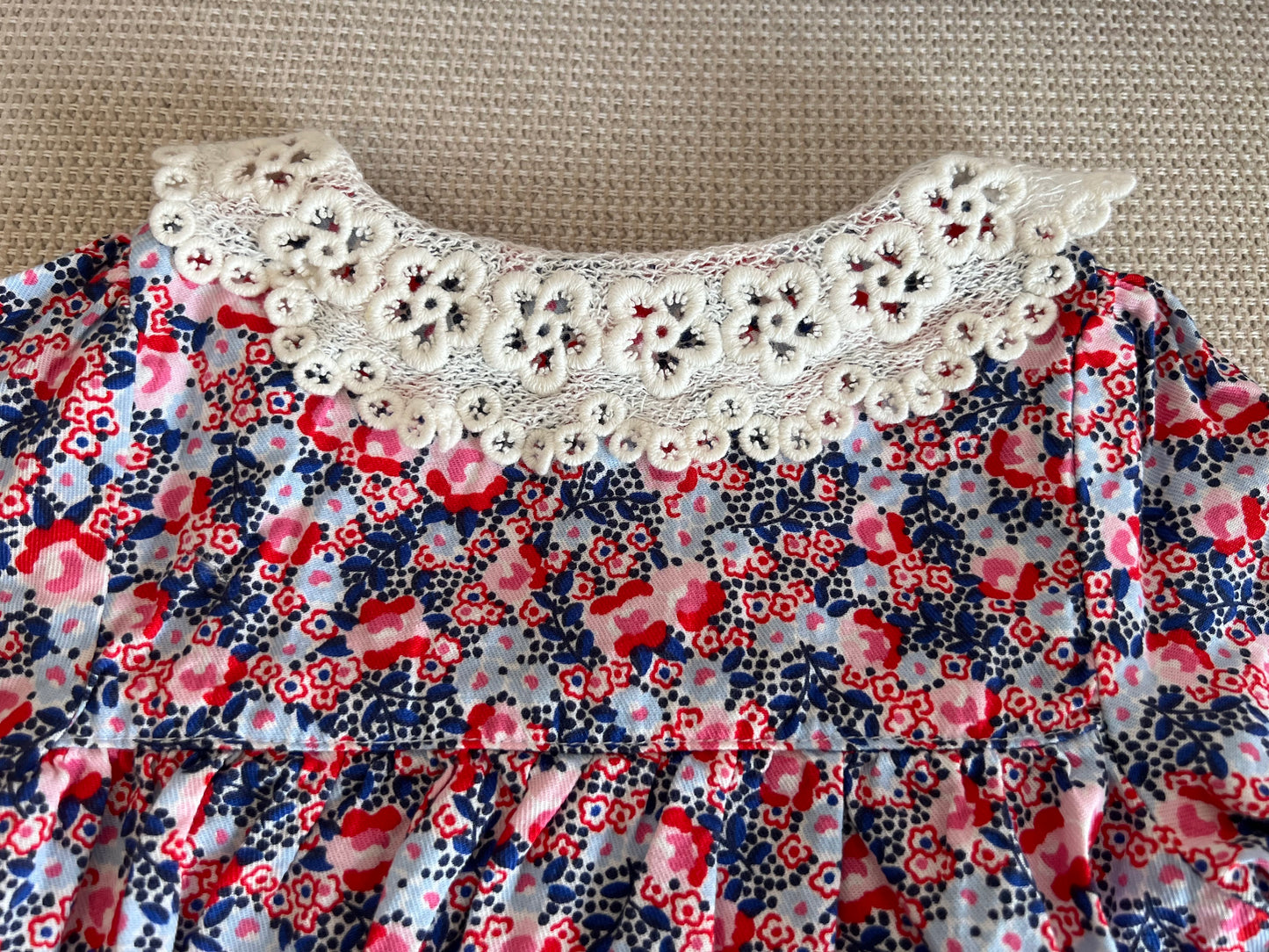 Robe multicolore bleue pink avec manches