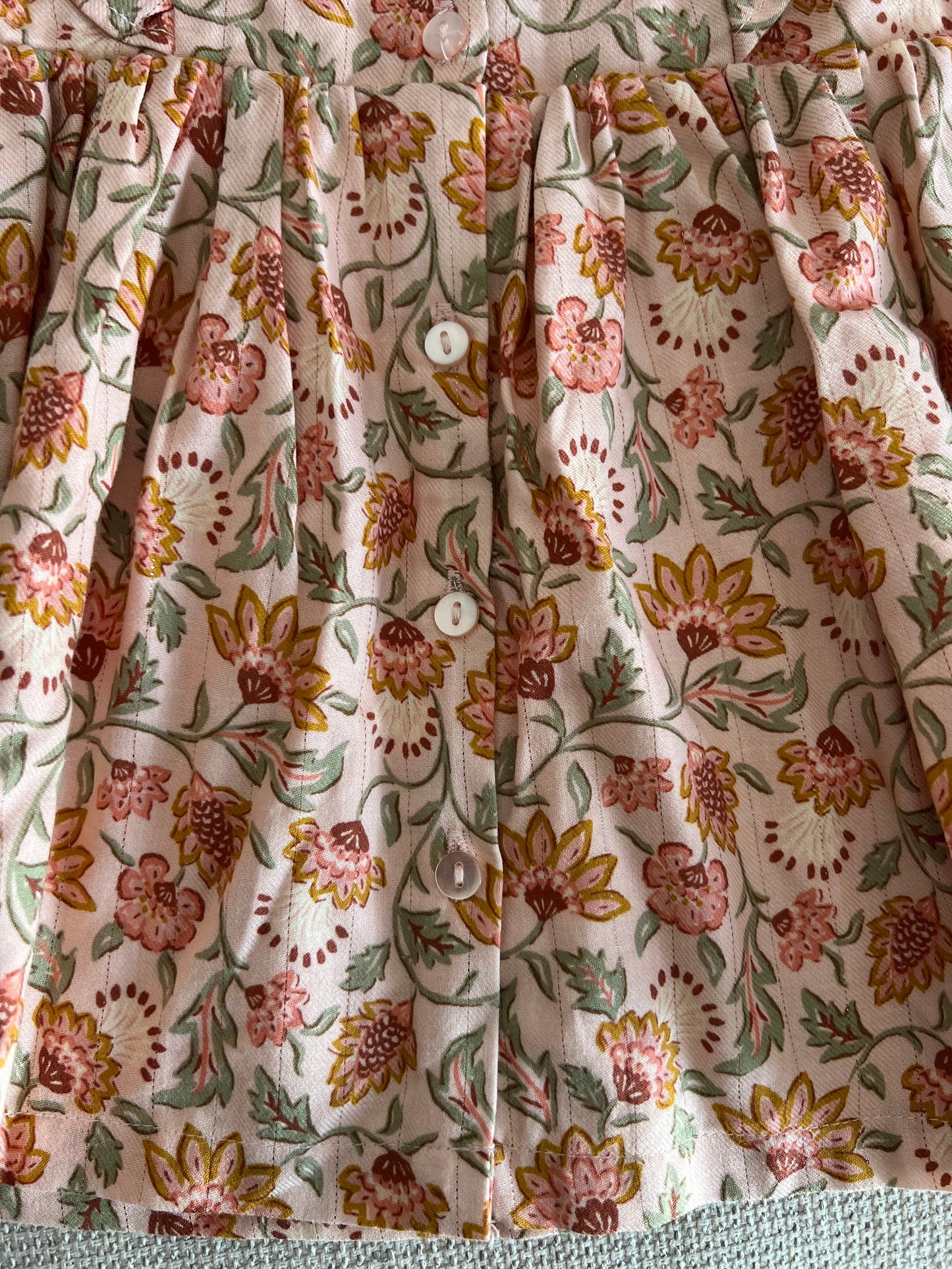 Robe beige fleurie