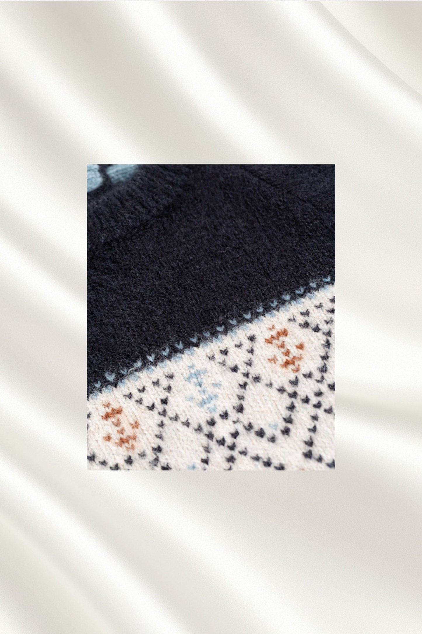 Tricot beige et bleu marine pour garçons