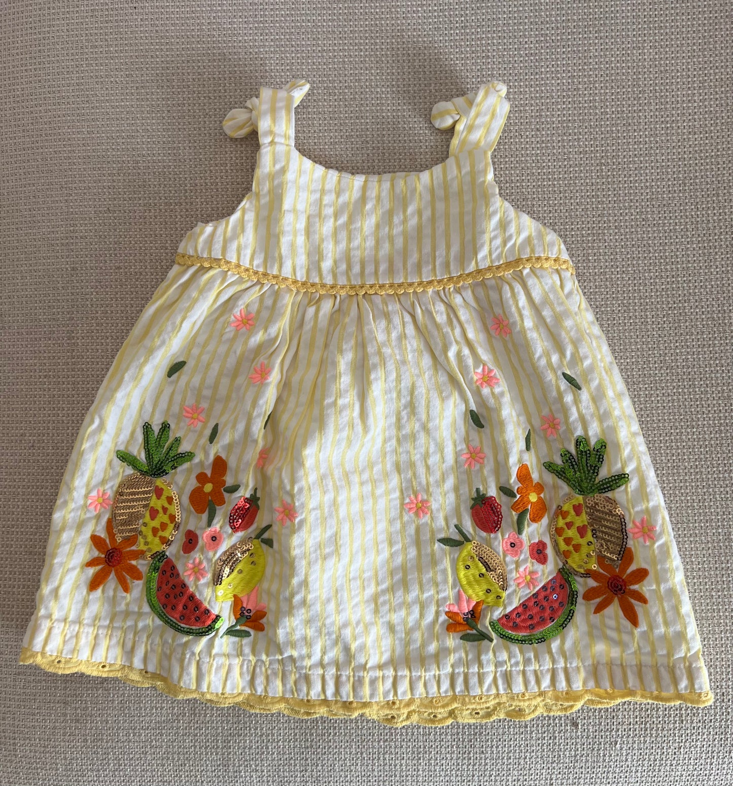 Robe jaune motifs fruits