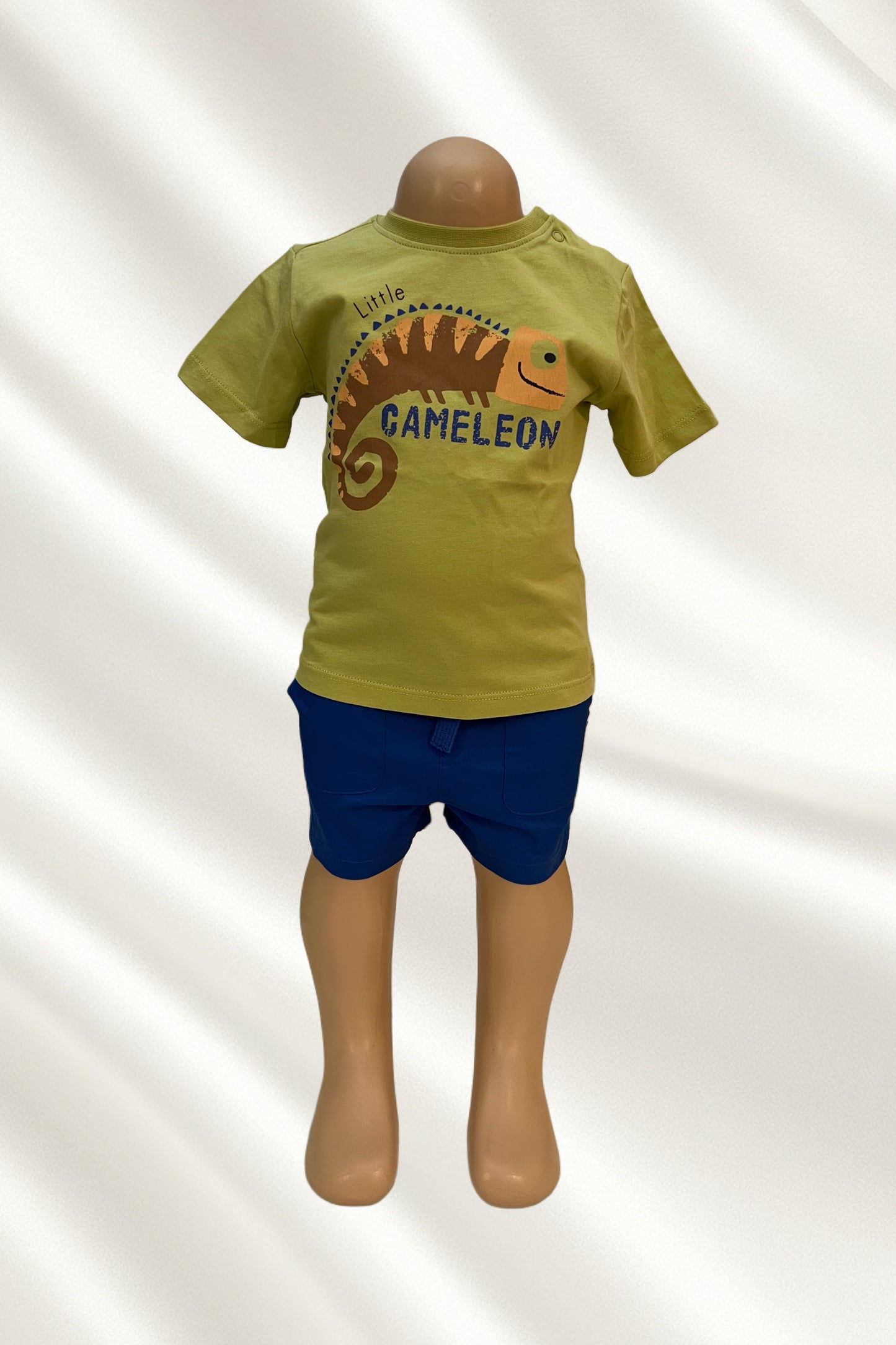 Ensemble T-shirt vert olive et short à 2 poches