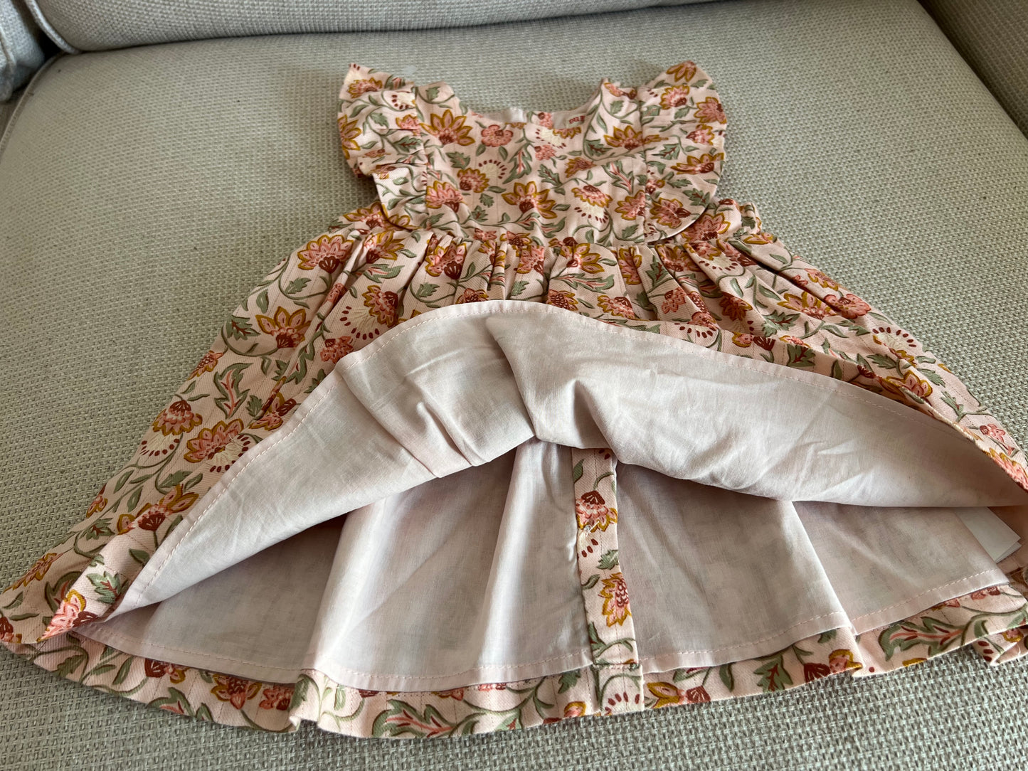 Robe beige fleurie