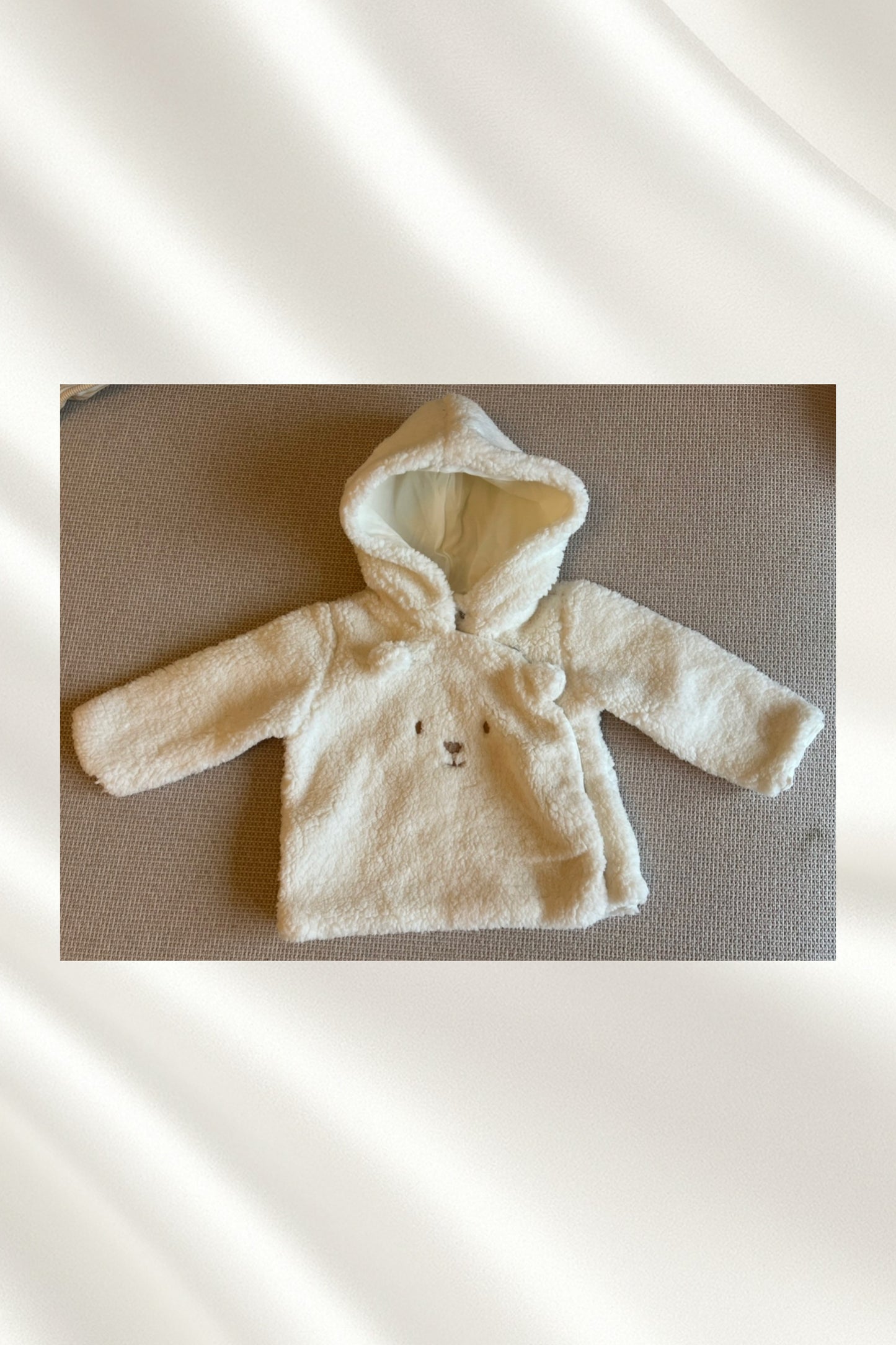 Manteau blanc à capuche pour bébé
