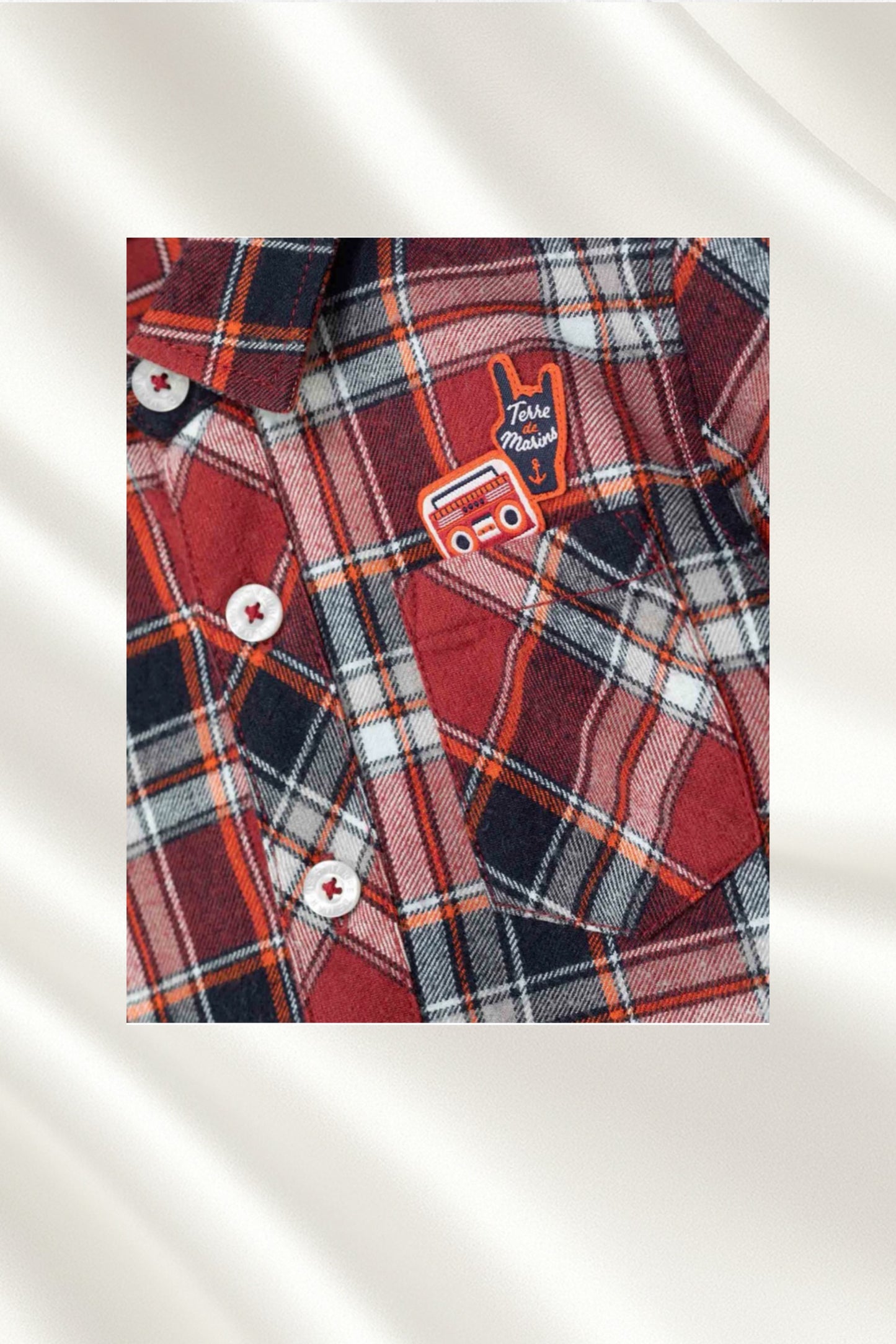 Chemise en carreaux rouges