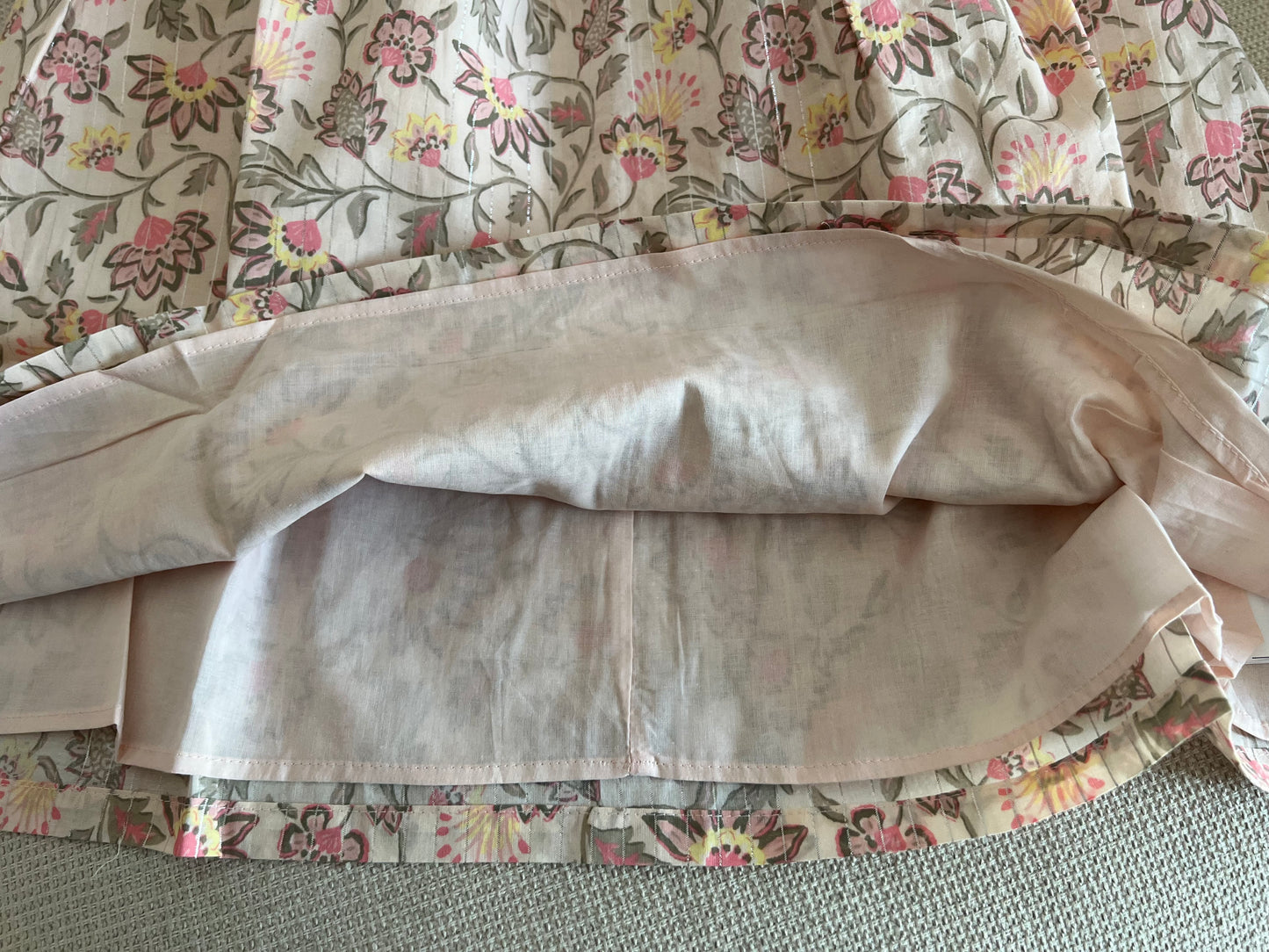 Robe beige fleurie