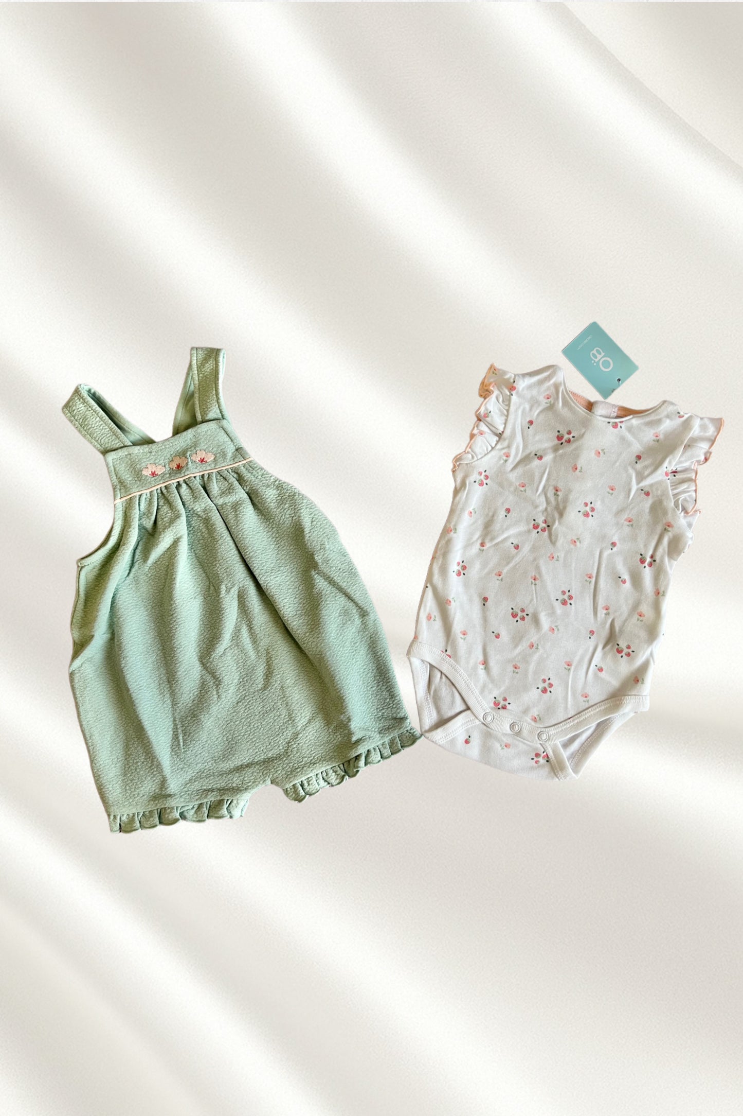 Ensemble 2 pcs salopette courte en vert avec Body motif fraise